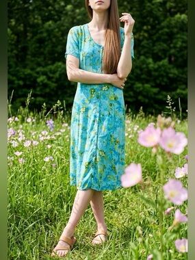 Julia Womens Vintage Floral Blue Gauzy Dress Size Small Short Sleeve Midi Length